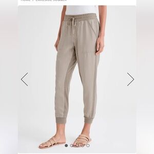 Splendid Lakeside Jogger in Fawn